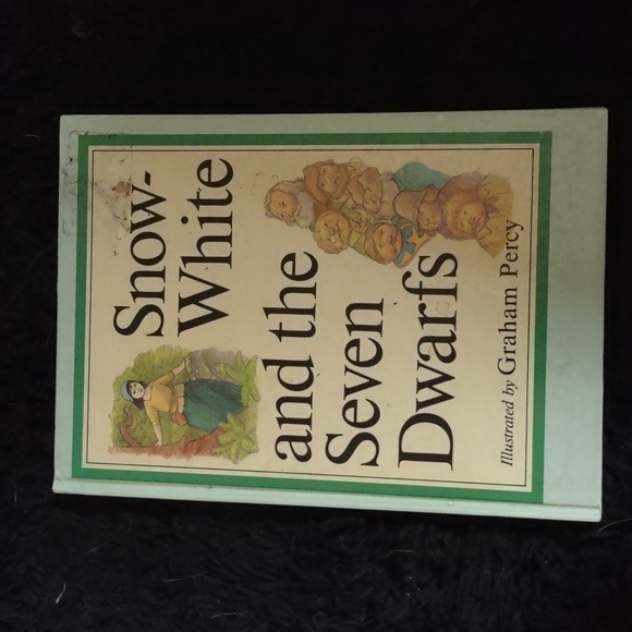 Walt Disney's Alice in wonderland and Snow White and the seven dwarfs hard books - Picture 7 of 11